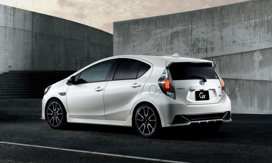  Toyota Aqua G Sports 2013 года  (фото 2 из 6)